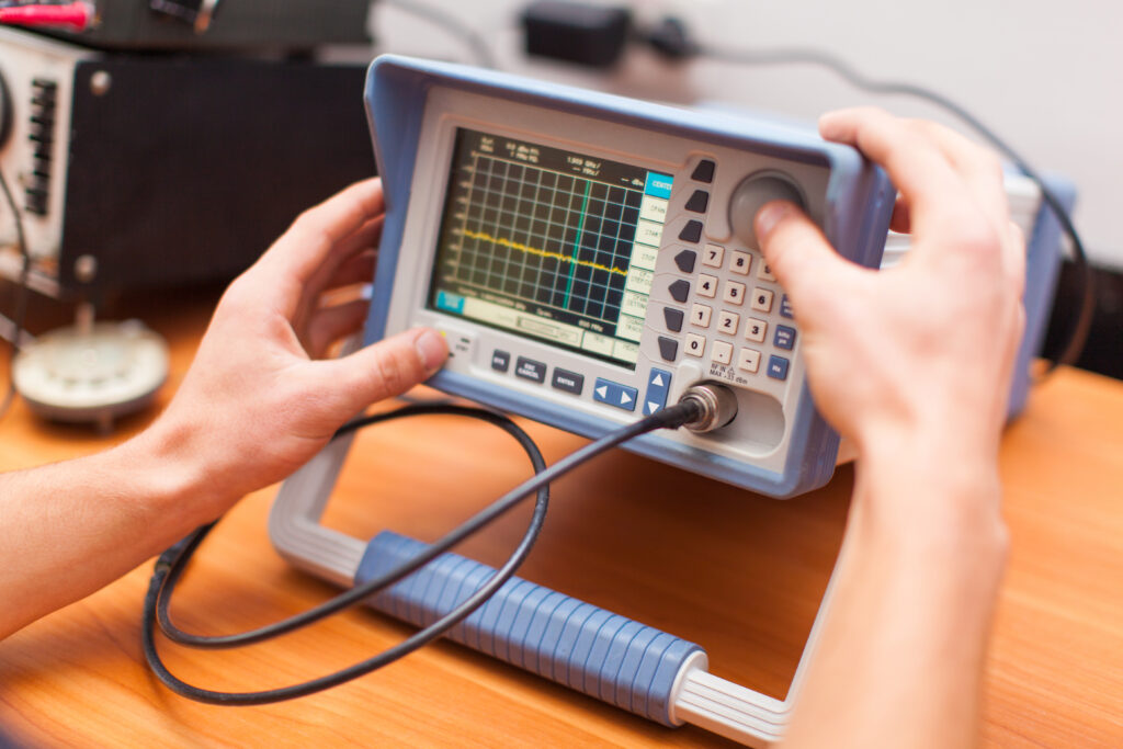 Device for measuring waves with a hand on it t.